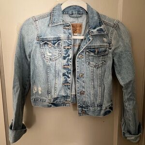 Cropped hollister light wash destroyed denim jacket